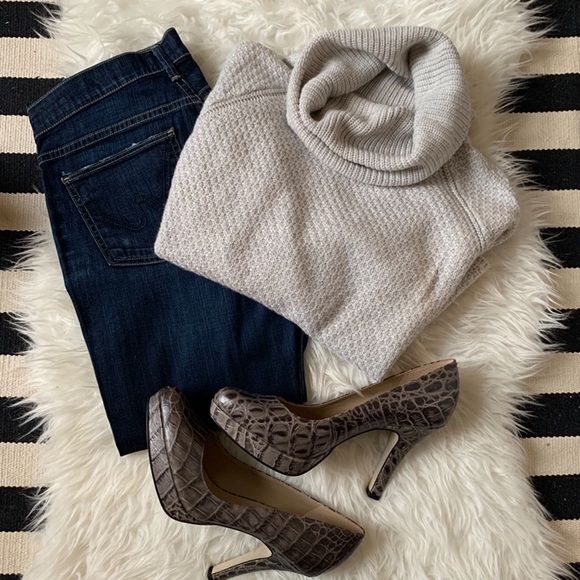 SOLD !! NEW gray croc leather platform heel NEW! Crocodile embossed Size 10 - Picture 3 of 9